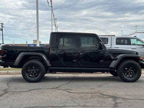 Certified 2022 Jeep Gladiator Willys image 6