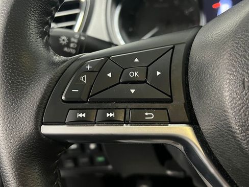 Used 2019 Nissan Rogue SV image 10