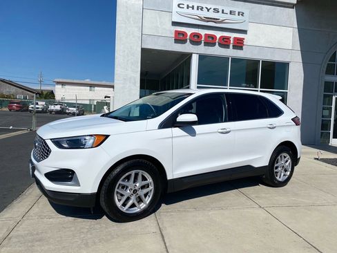 Used 2024 Ford Edge SEL image 2