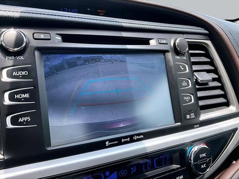Used 2017 Toyota Highlander XLE FWD image 27