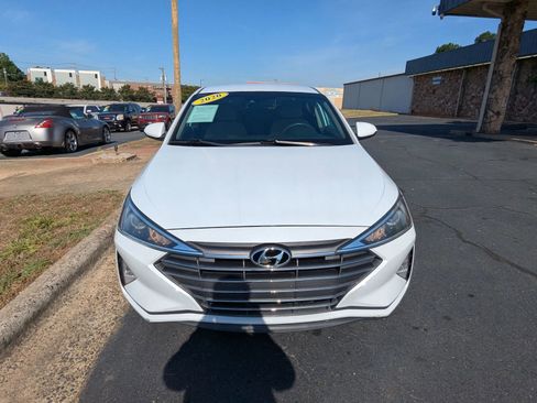 Used 2020 Hyundai Elantra SE FWD image 2