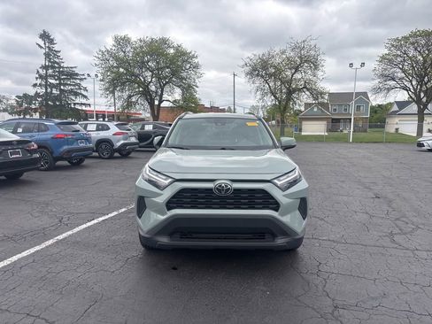 Used 2022 Toyota RAV4 XLE AWD/4WD image 2