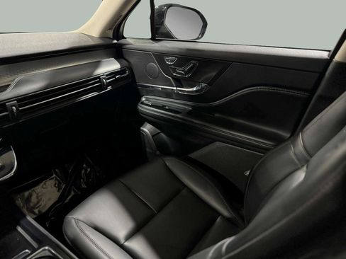 Certified 2023 Lincoln Corsair FWD w/ Rear Removable Package Tray image 18