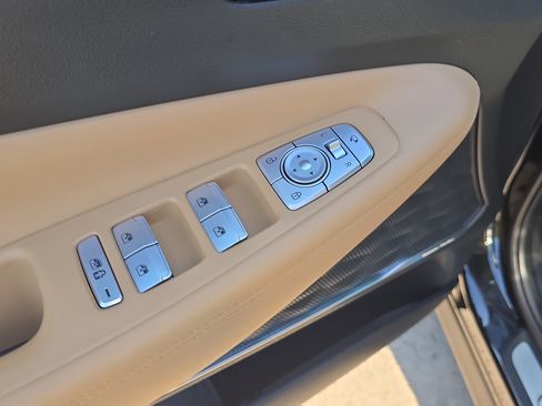 Used 2023 Hyundai Santa Fe Calligraphy image 22