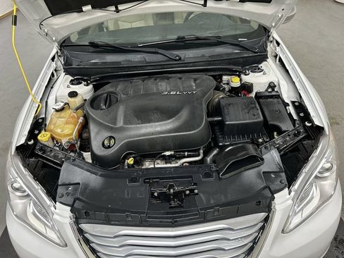 Used 2013 Chrysler 200 Limited FWD image 22
