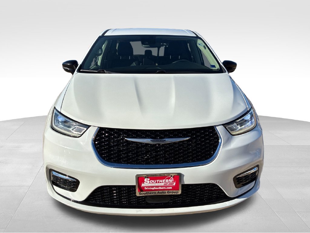 Used 2024 Chrysler Pacifica Touring-L FWD image 9