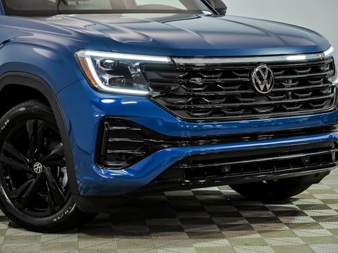 Certified 2025 Volkswagen Atlas Cross Sport SEL R-Line AWD/4WD image 2