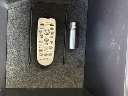 Used 2010 Toyota Tundra Limited image 26