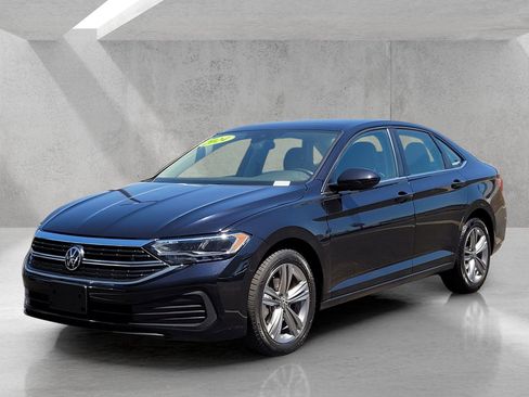 Used 2024 Volkswagen Jetta SE FWD image 9