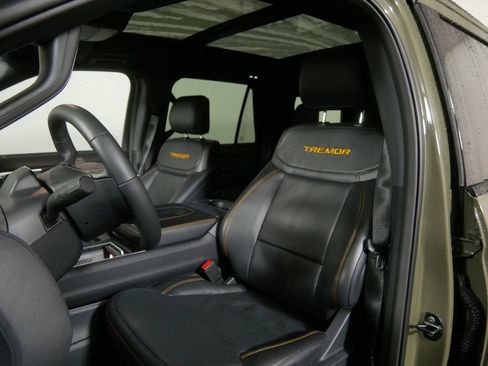 Used 2025 Ford Expedition Tremor image 12