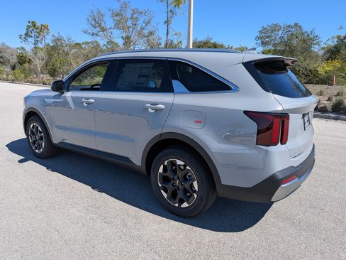 New 2026 Kia Sorento S FWD image 7