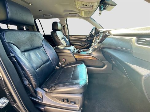 Used 2018 Chevrolet Suburban LT image 30