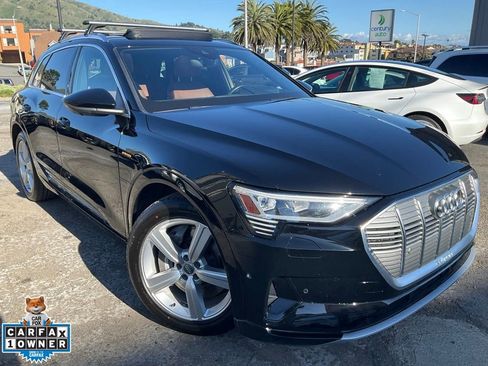 Used 2019 Audi e-tron Prestige w/ Prestige Package image 1