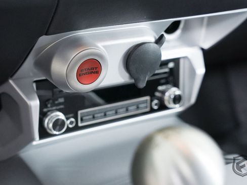 Used 2005 Ford GT image 28