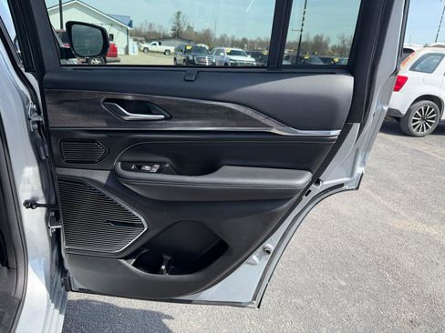 Used 2022 Jeep Grand Cherokee Overland w/ Advanced Protech Group III image 19