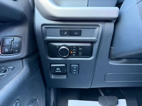 Used 2024 Ford Expedition XLT AWD/4WD image 29