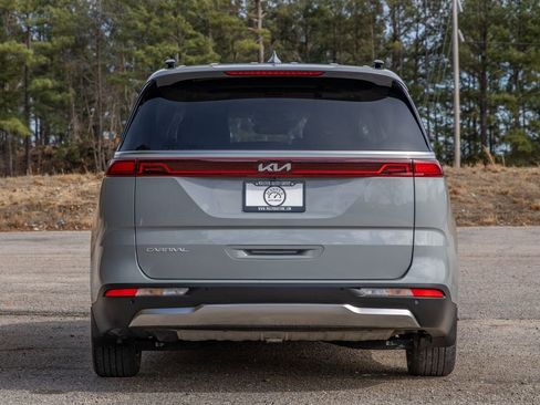 Used 2024 Kia Carnival SX Prestige image 7