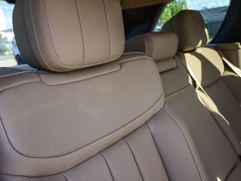 New 2026 Land Rover Range Rover SE image 21