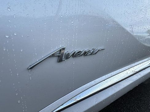 Certified 2025 Buick Envision Avenir image 9