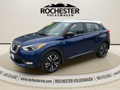 Used 2018 Nissan Kicks SR image 2