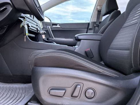 Used 2018 Kia Sportage LX w/ LX Technology Package FWD image 18