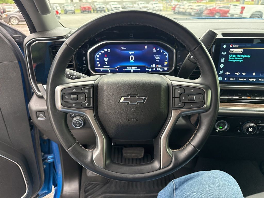 Used 2023 Chevrolet Silverado 1500 RST AWD/4WD image 13