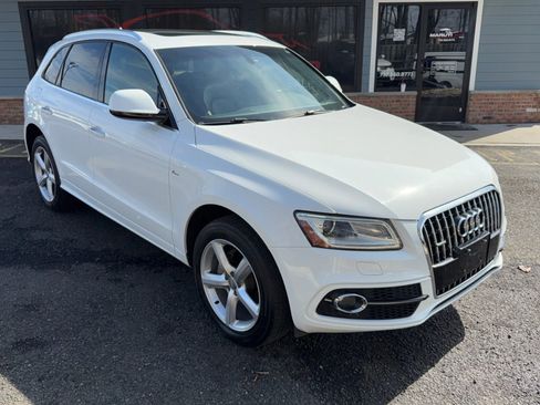 Used 2017 Audi Q5 2.0T Premium Plus w/ Technology Package image 3