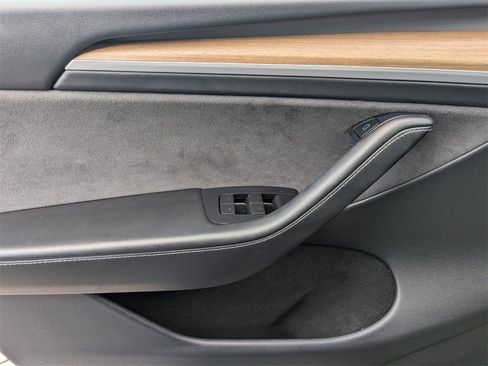 Used 2023 Tesla Model Y Long Range image 27