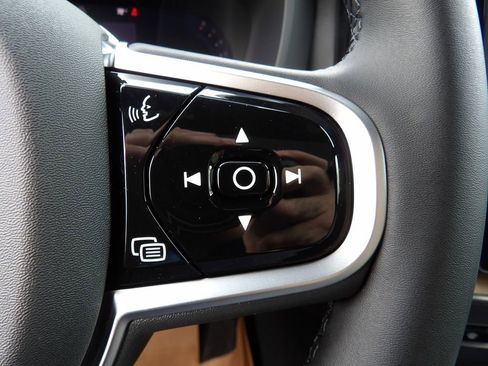 New 2026 Volvo XC60 B5 Plus w/ Protection Package Premier image 18