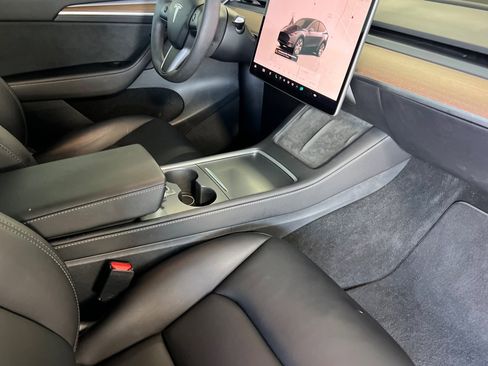 Used 2023 Tesla Model Y Long Range AWD/4WD image 30