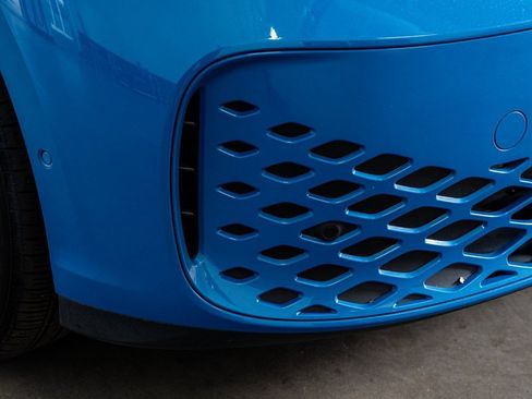 Used 2025 Volkswagen ID. Buzz 1st Edition image 18