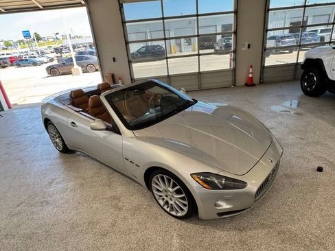 Used 2017 Maserati GranTurismo Convertible RWD image 2