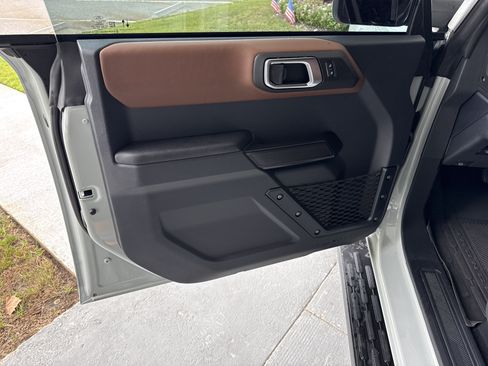 Used 2024 Ford Bronco Outer Banks AWD/4WD image 13