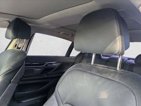 Used 2020 BMW 745e xDrive image 4