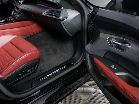 Used 2023 Audi e-tron GT Prestige image 23