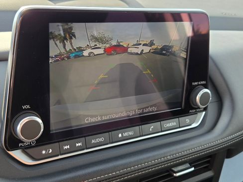 Used 2024 Nissan Rogue SV FWD image 21