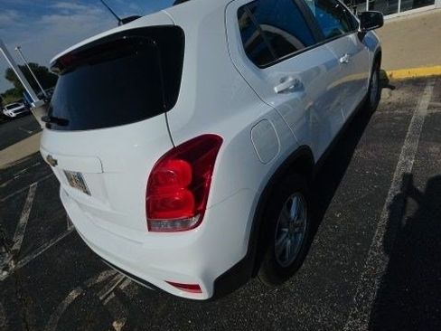 Used 2022 Chevrolet Trax LT w/ LT Convenience Package AWD/4WD image 10