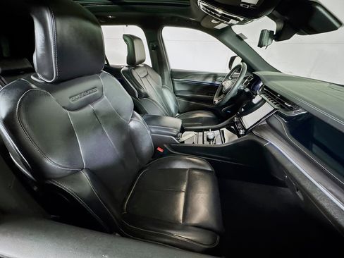 Used 2022 Jeep Grand Cherokee Overland w/ Advanced Protech Group III image 27