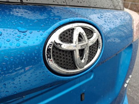 Used 2018 Toyota RAV4 XLE w/ Plus Extra Value Package image 30