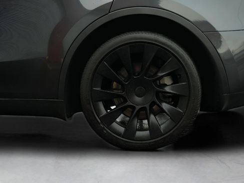 Used 2024 Tesla Model Y Long Range image 11