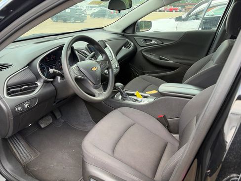 Used 2025 Chevrolet Malibu LT FWD image 4