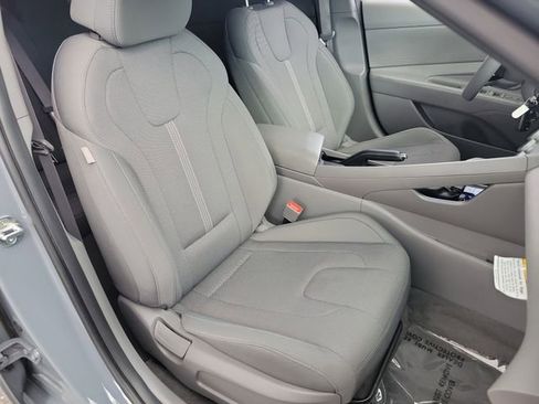 Certified 2023 Hyundai Elantra SE image 16