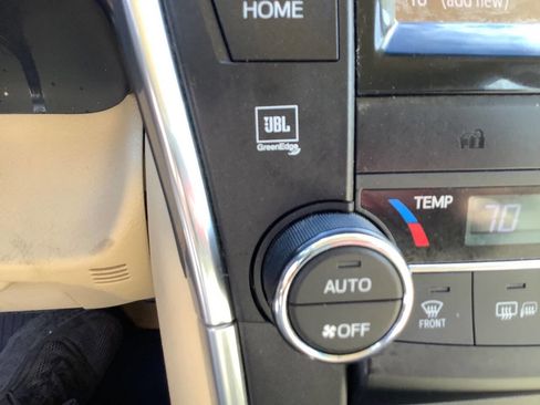 Used 2017 Toyota Camry XLE FWD image 38