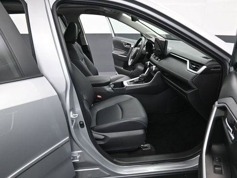 Certified 2025 Toyota RAV4 XLE Premium image 37