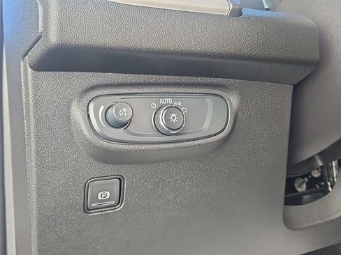 Used 2024 GMC Terrain SLE image 19