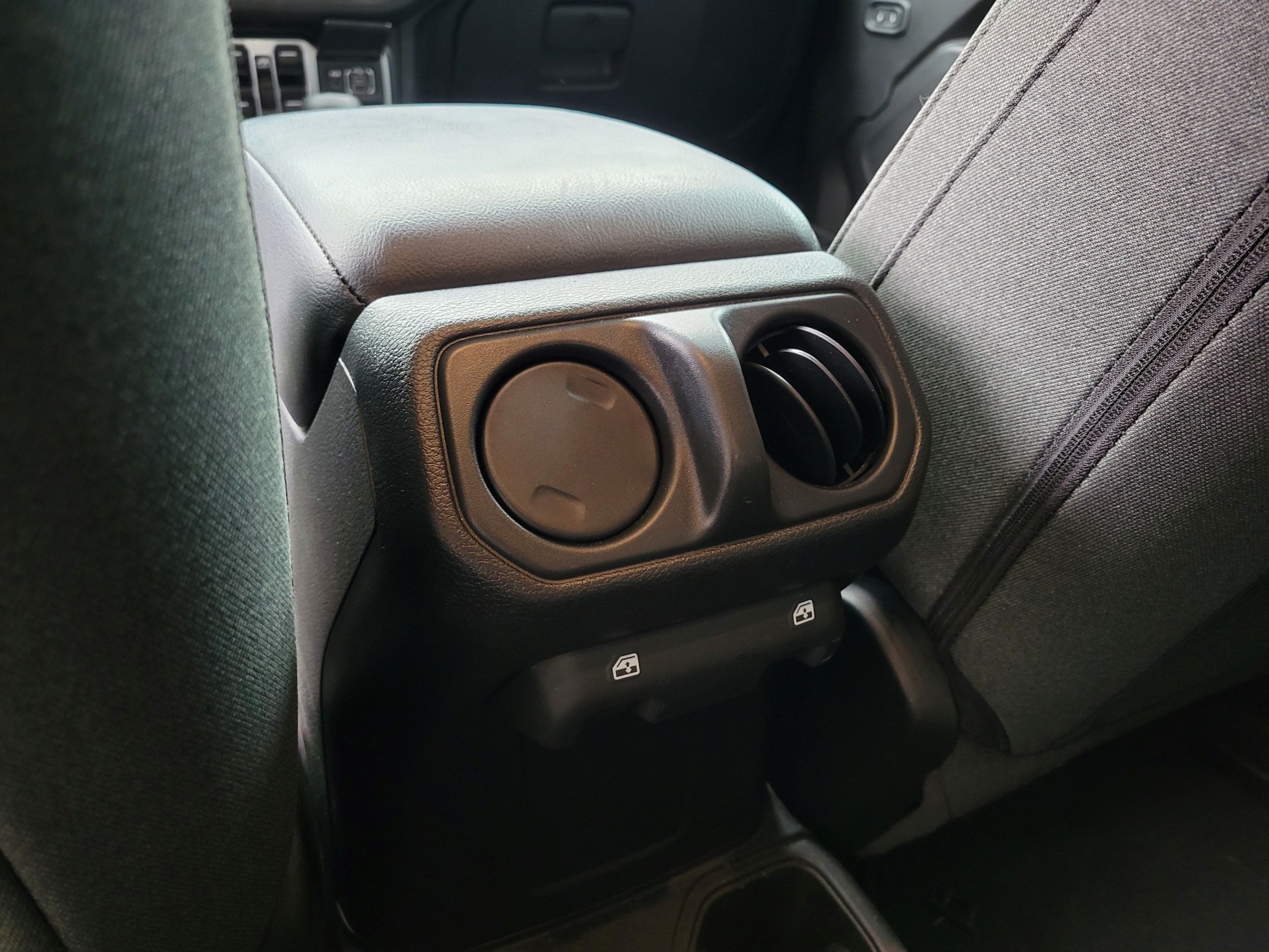 Used 2025 Jeep Gladiator Sport AWD/4WD image 14