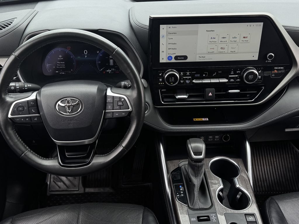 Used 2023 Toyota Highlander Limited AWD/4WD image 12