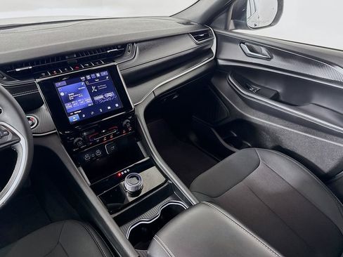 Used 2024 Jeep Grand Cherokee L Laredo image 24