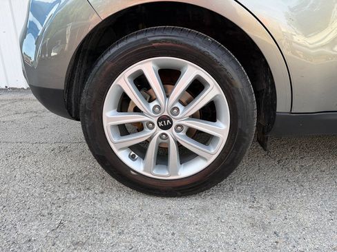 Used 2018 Kia Soul + FWD image 34