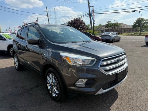 Used 2018 Ford Escape SE w/ SE Sync 3 Package AWD/4WD image 5